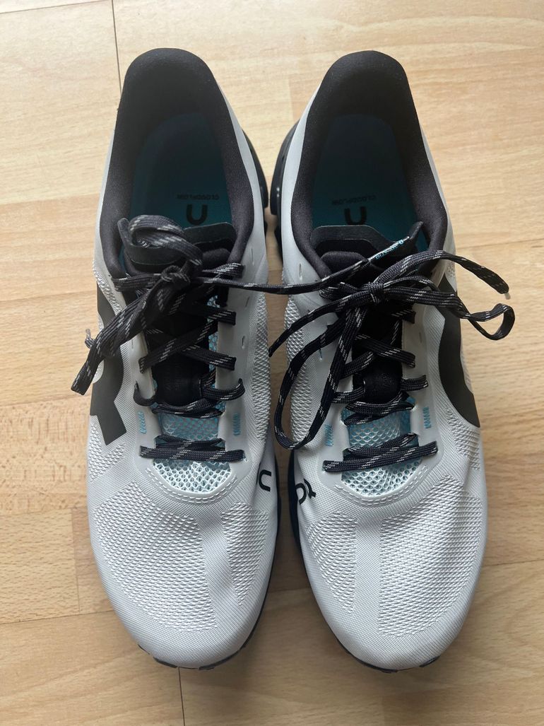 Used On Running Cloudflow Farbe Glacier/Black Größe 9.5 bzw 43 2025 bike — image 2 of 6