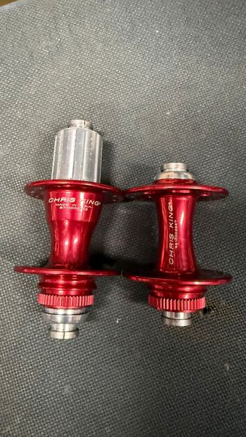 Chris King, r45 disc centerlock hubs red