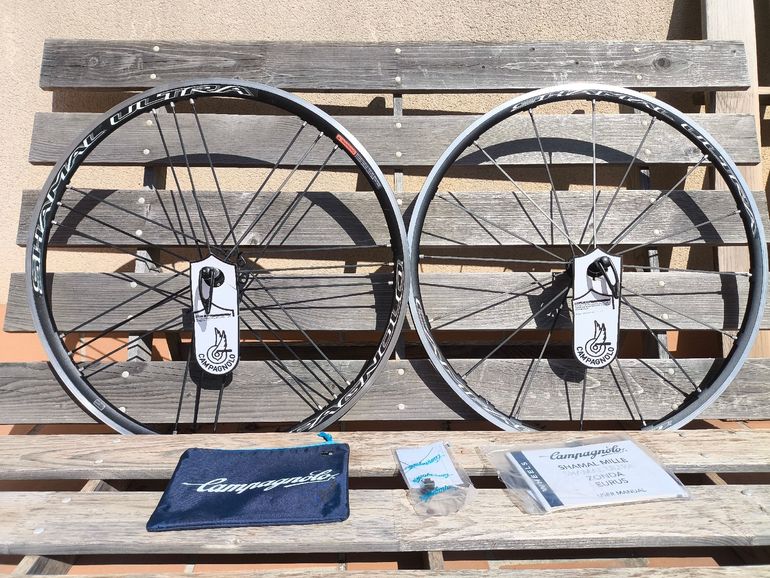Used Campagnolo shamal ultra c17 bike — image 1 of 5