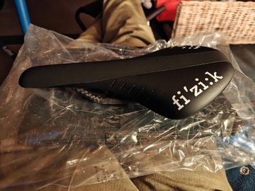 Używany Fizik e Airone R1 saddle Saddles & Seatposts