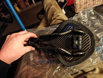 Used Fizik e Airone R1 saddle bike — image 5 of 7