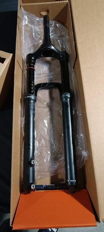 Used RockShox RockShox Lyrik Select RC 150mm 2022 bike — image 2 of 15