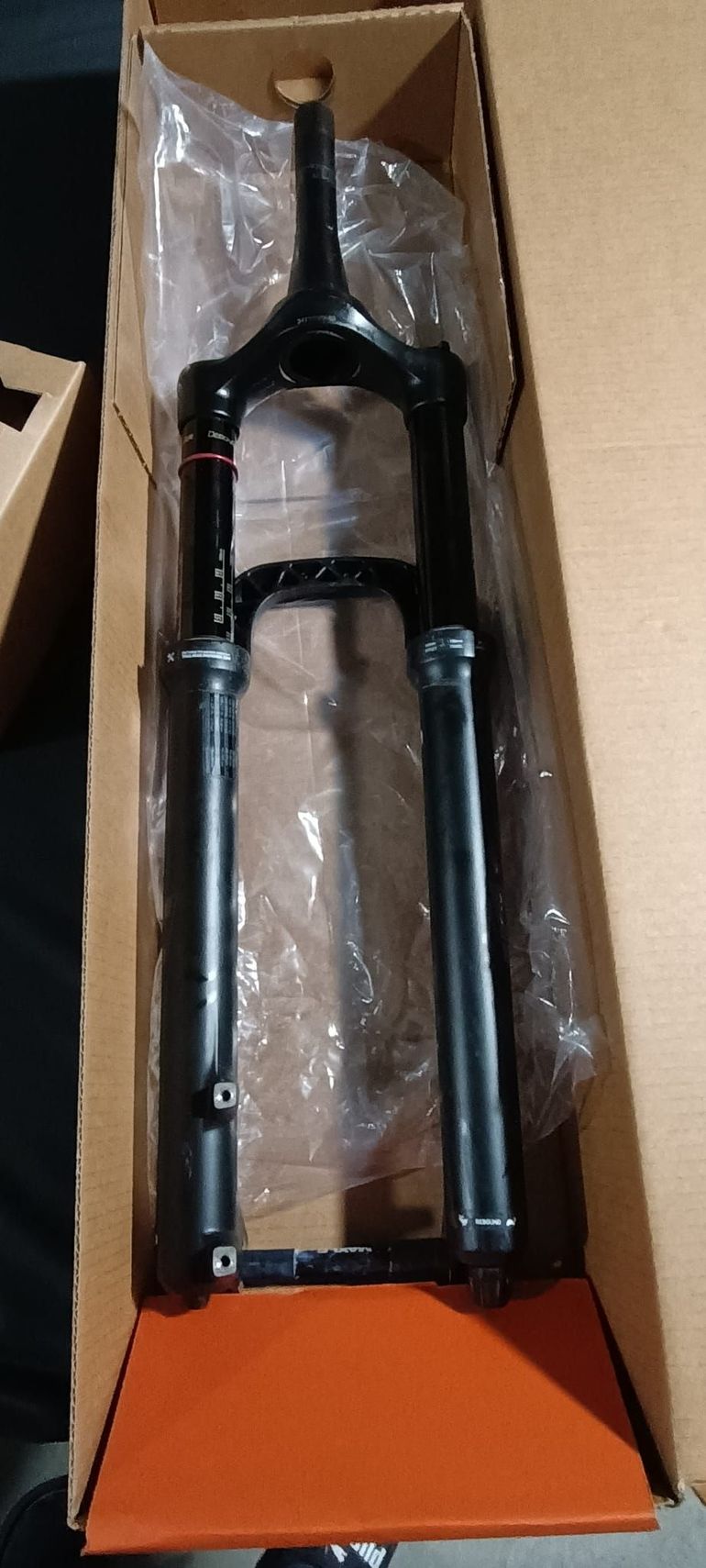 Used RockShox RockShox Lyrik Select RC 150mm 2022 bike — image 2 of 15