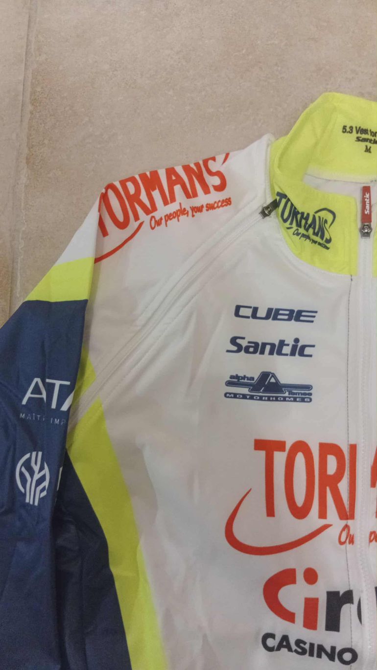 Used Santic Veste Neuf Pluie Mi Saison bike — image 2 of 4