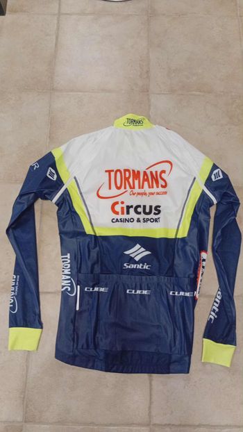 Used Santic Veste Neuf Pluie Mi Saison bike — image 4 of 4