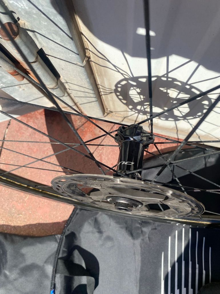 Used Shimano vendo ruote  durace basso profilo in carbonio, complete di pacco pignoni 11 velocità e dischi freno. 2022 bike — image 4 of 6