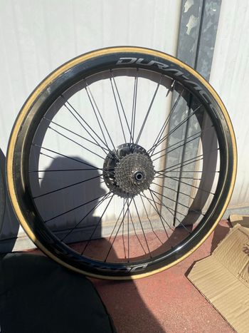 Used Shimano vendo ruote  durace basso profilo in carbonio, complete di pacco pignoni 11 velocità e dischi freno. 2022 bike
