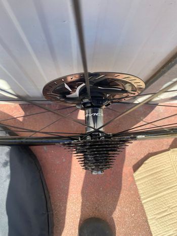 Used Shimano vendo ruote  durace basso profilo in carbonio, complete di pacco pignoni 11 velocità e dischi freno. 2022 bike — image 5 of 6