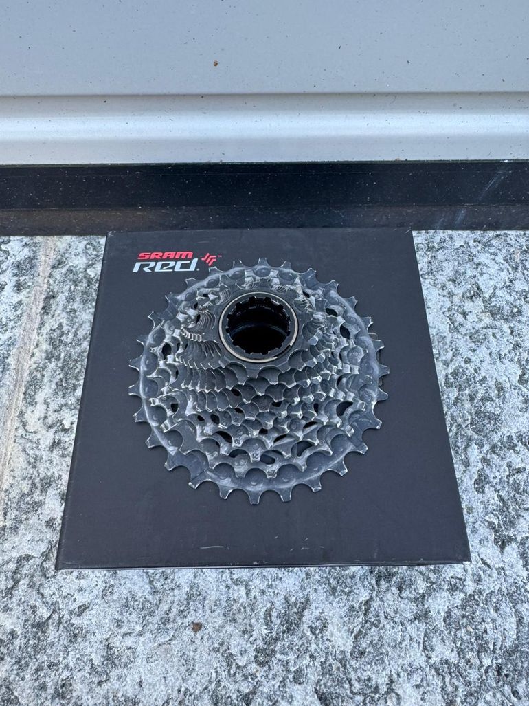 Sram Cassetta Force 12V 10-28. Usata poco per passaggio a 10-33 e conservata in garage. 2022 bike d'occasion — image 1 sur 2