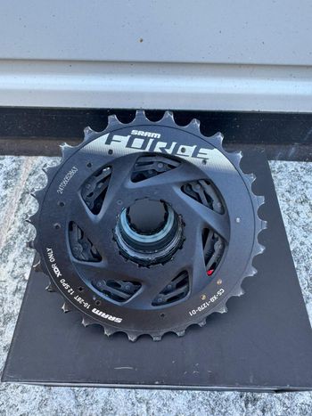 Sram Cassetta Force 12V 10-28. Usata poco per passaggio a 10-33 e conservata in garage. 2022 bike d'occasion — image 2 sur 2