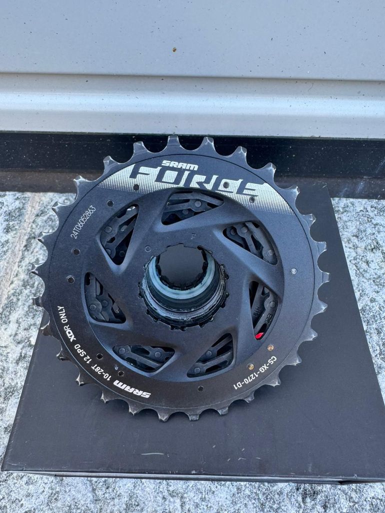 Sram Cassetta Force 12V 10-28. Usata poco per passaggio a 10-33 e conservata in garage. 2022 bike d'occasion — image 2 sur 2
