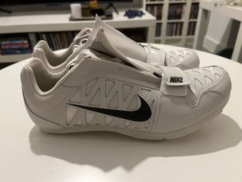 Nike, spikes