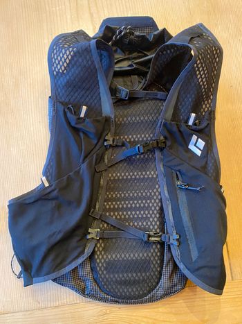 Used Black Diamond Black Diamond Distance 8L Hiking Pack 2025 bike — image 3 of 5