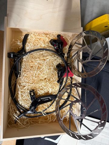 Used Sram Level Ultimate 2P Stealth 2024 Brakes