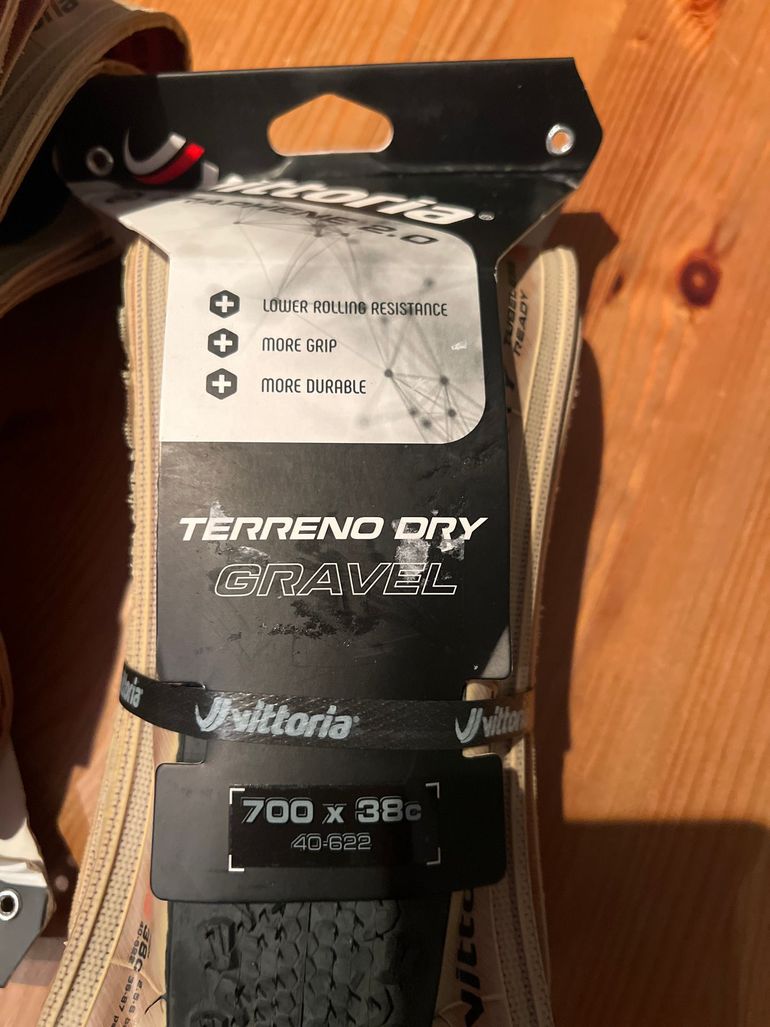 Used vitoria Tires Vittoria gravel 38 c 2 unidades 2024 bike — image 3 of 3