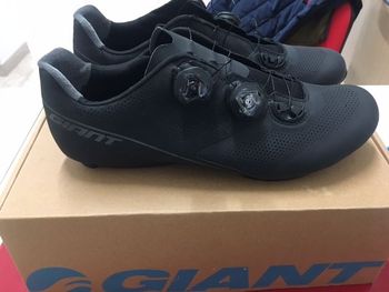 Used Giant Surge Pro 2023 bike — image 2 of 3