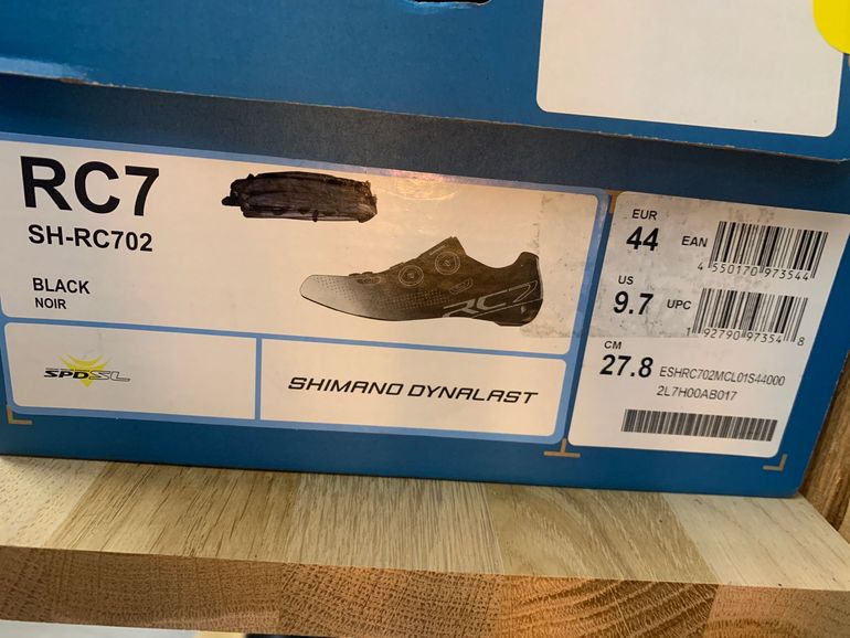 Used Shimano sh-rc702 black 44 2025 bike — image 3 of 3