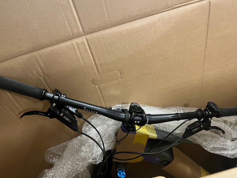 Used Sram DB8 Hydraulic Disc Brakes 2025 bike — image 2 of 8