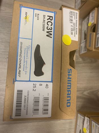 Used Shimano RC3W black 40 2025 bike — image 3 of 3