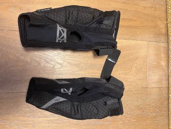 Used Dakine Hellion Knee Pads 2024 bike — image 3 of 3