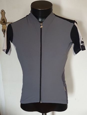 Assos, 2x Trikot Schwarz und Grau L