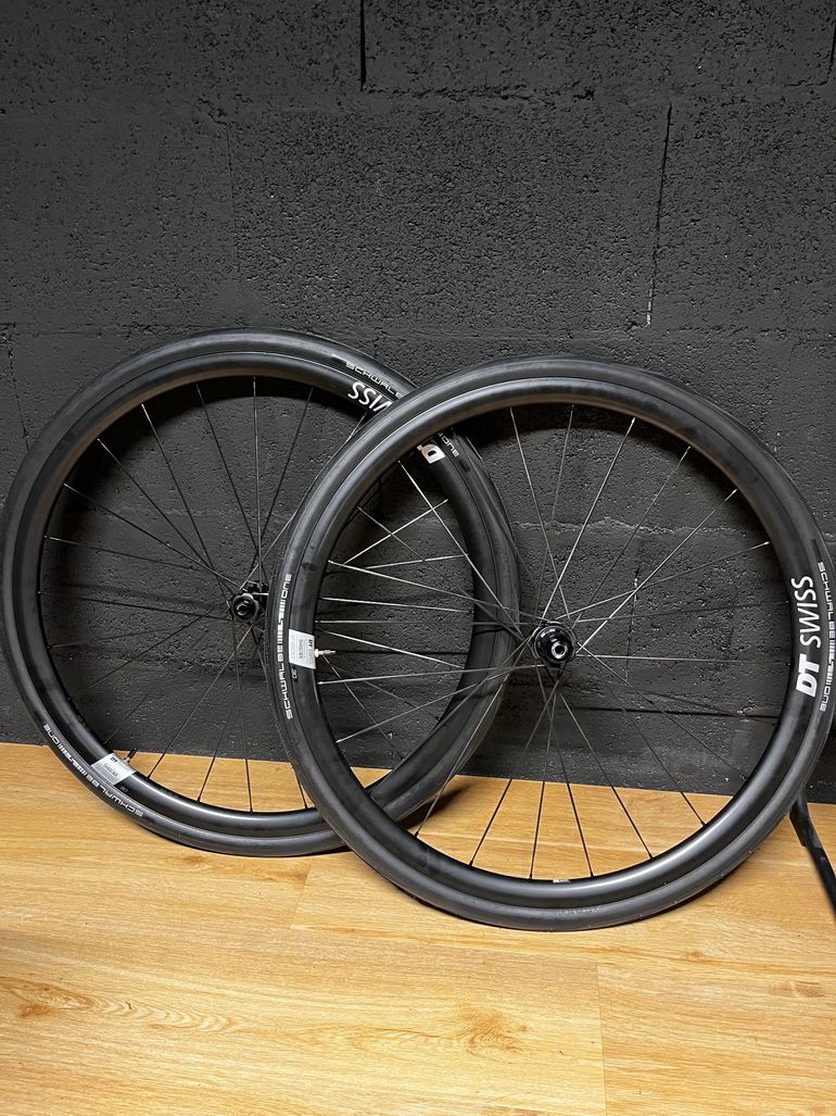 Used Dt Swiss E1800 2025 bike — image 1 of 3