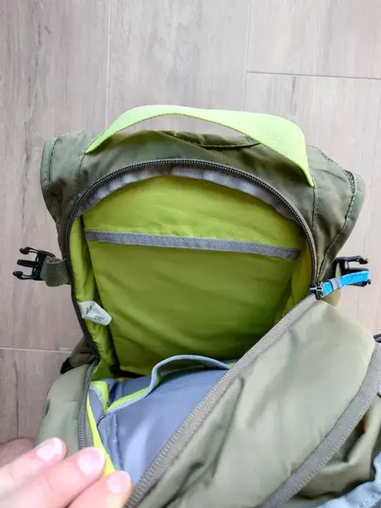 Used Camelbak T.O.R.O. Protector 8 Hydration Pack with spine protector CE2 bike — image 6 of 6