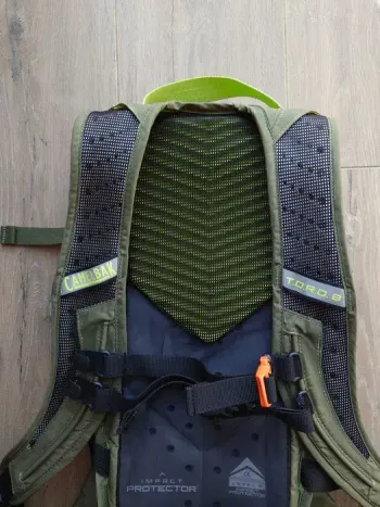 Used Camelbak T.O.R.O. Protector 8 Hydration Pack with spine protector CE2 bike — image 4 of 6