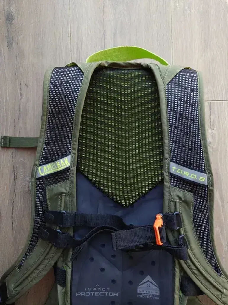 Used Camelbak T.O.R.O. Protector 8 Hydration Pack with spine protector CE2 bike — image 4 of 6