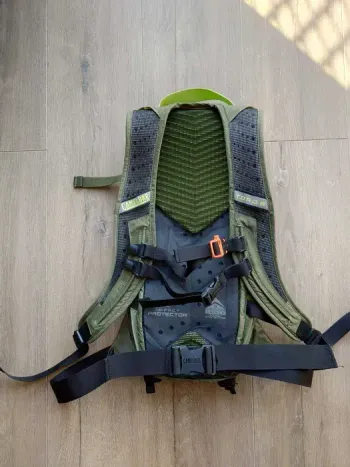Used Camelbak T.O.R.O. Protector 8 Hydration Pack with spine protector CE2 bike — image 3 of 6