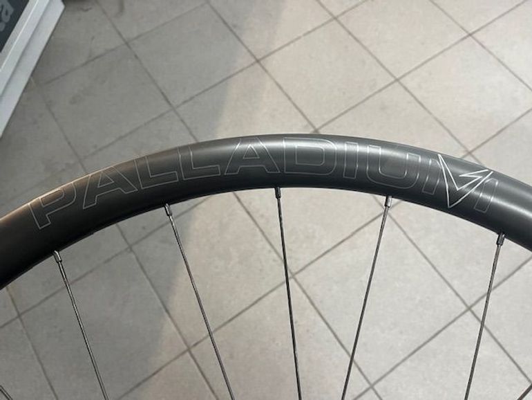Used palladium Velomann  33 Carbon Wheelset 2023 bike — image 4 of 4