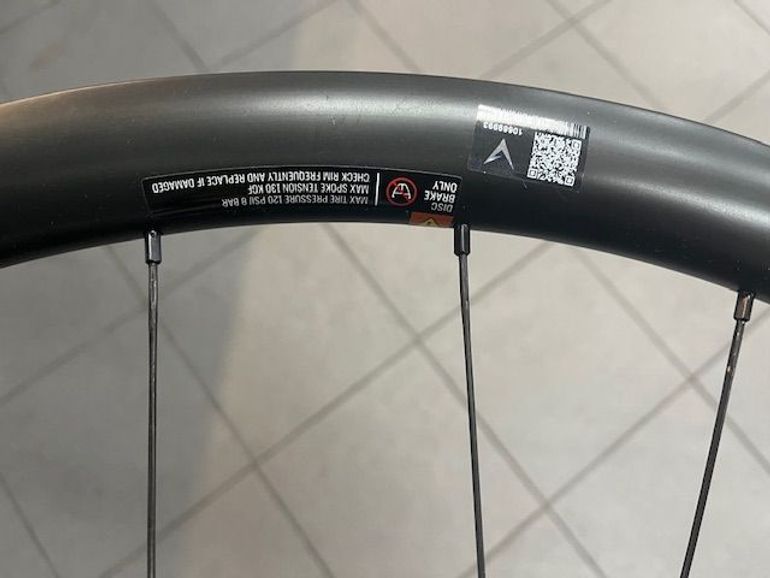 Used palladium Velomann  33 Carbon Wheelset 2023 bike — image 3 of 4