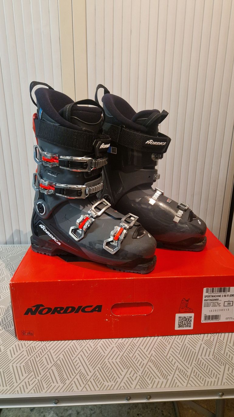 Used Nordica Ski Boots 2024 bike — image 2 of 3