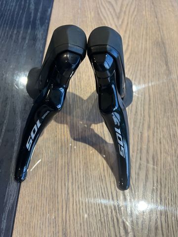 Shimano 105 (2x12) R7120 2024 Drivetrain & Pedals de segunda mano