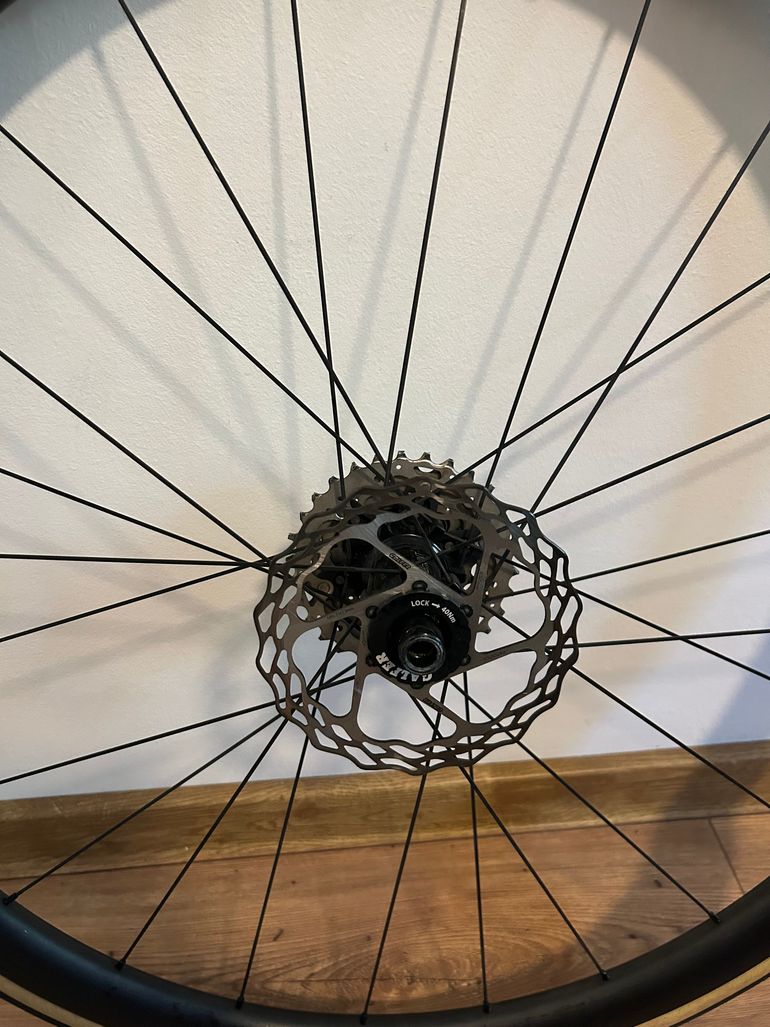 Used Hunt HUNT 30 Carbon Disc Wheelset bike — image 3 of 8