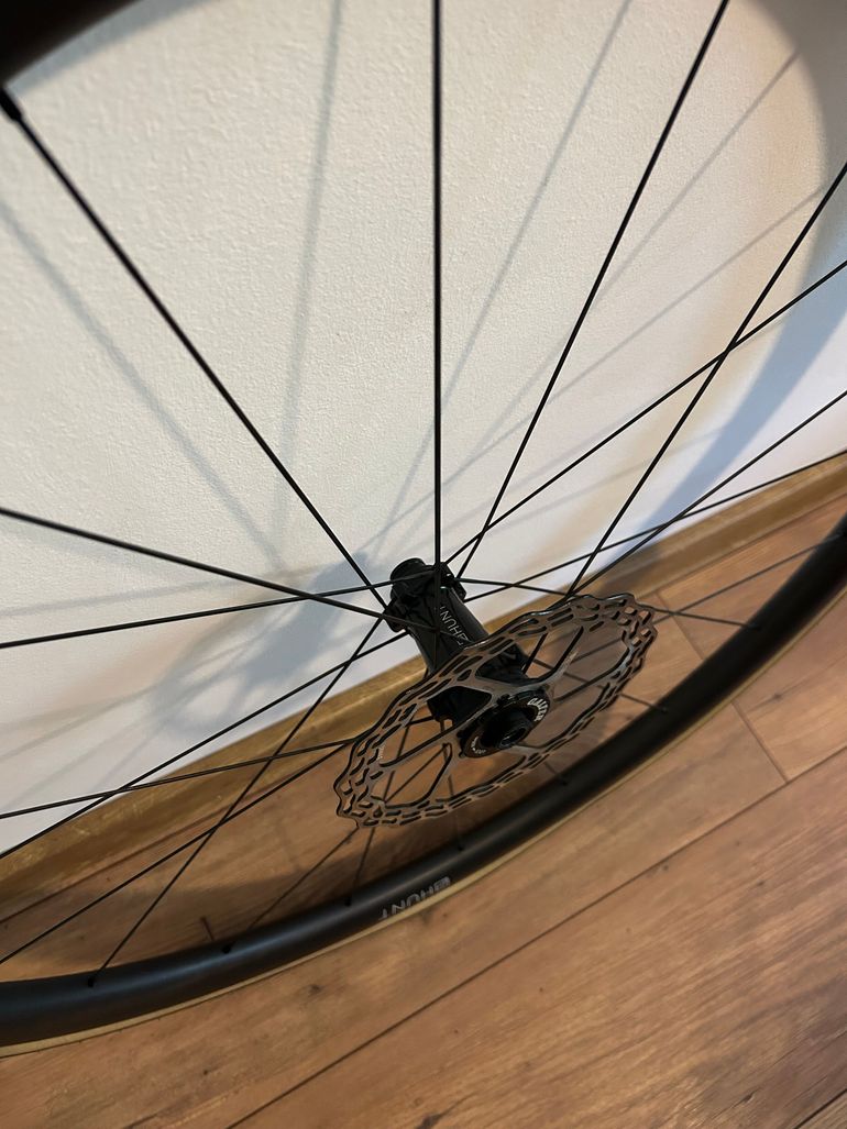 Used Hunt HUNT 30 Carbon Disc Wheelset bike — image 5 of 8