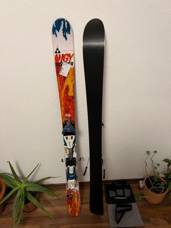 Used Fischer Fischer Twin-tip Touring Ski 135cm with Diamir S/M Binding bike — image 2 of 9