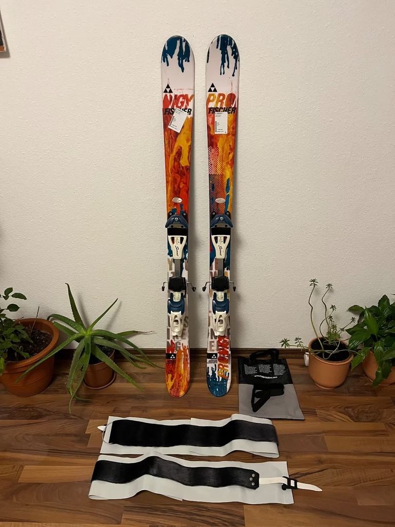 Used Fischer Fischer Twin-tip Touring Ski 135cm with Diamir S/M Binding bike — image 1 of 9