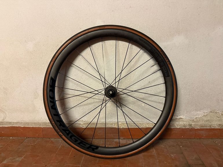 Used Trek Bontrager Aeolus Elite 35 TLR Disk ruota posteriore 2021 bike — image 3 of 4