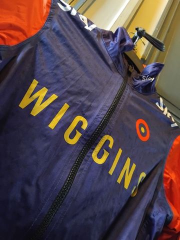 Brugt Rapha Team Wiggins Edition Rain Jacket bike — billede 4 af 8
