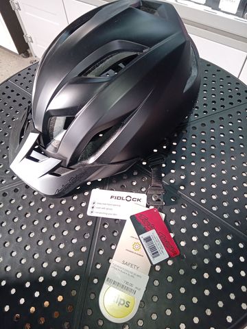 TLD Troy Lee Designs Flowline SE MIPS Helmet - Stealth Black 2025 bike usato — immagine 4 di 4
