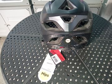 TLD Troy Lee Designs Flowline SE MIPS Helmet - Stealth Black 2025 bike usato — immagine 2 di 4