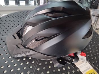 Used TLD Troy Lee Designs Flowline SE MIPS Helmet - S. Black 2025 bike