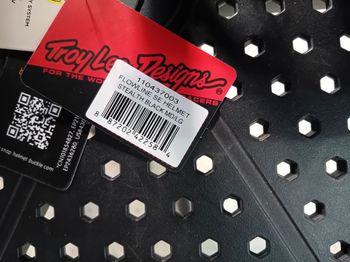 Used TLD Troy Lee Designs Flowline SE MIPS Helmet - S. Black 2025 bike — image 4 of 5