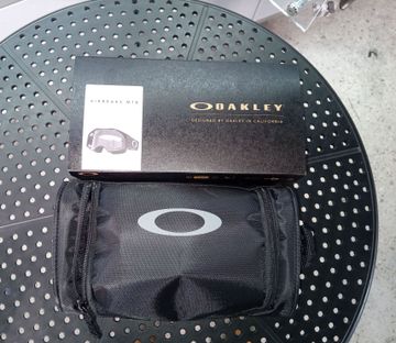Oakley Airbrake MTB Goggle Black Gunmetal Prizm Low Light bike de segunda mano — imagen 3 de 4