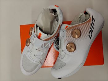 Used DMT Cycling kr0 evo White bronze size EU 41.5 2025 bike — image 1 of 4