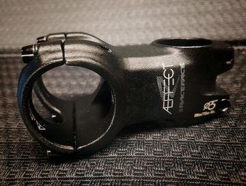 Brugt Race Face Aeffect R 35 2024 Cockpit
