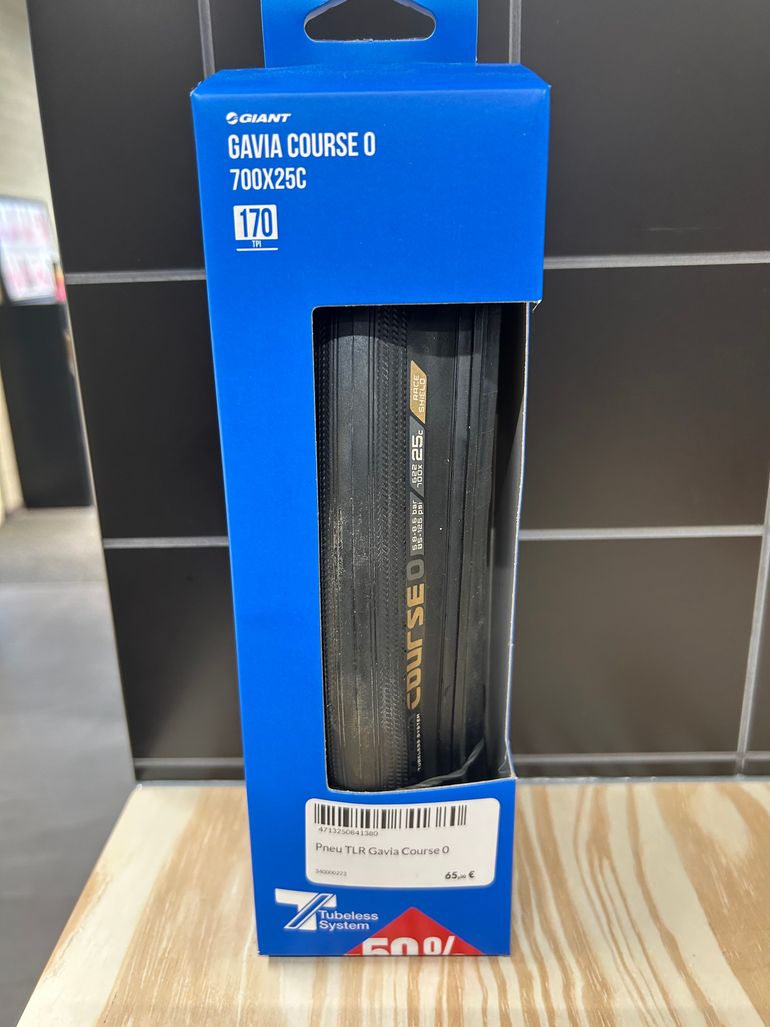 Giant Gavia Course 0 700x25c Tire