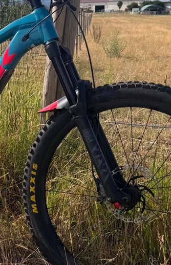 Rock Shox, RockShox Yari RC, DebonAir spring, Motion Control RC damper, tapered steerer, 42 mm offset, Boost110, 15 mm Maxle Stealth, 170 mm travel