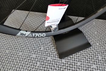 Used Dt Swiss XM1700 Spline 30 Super Boost 2024 bike — image 2 of 18
